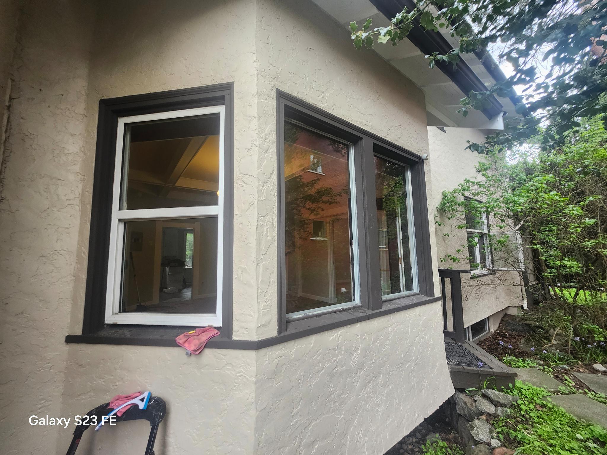 Exterior window trim painting — Victoria BC